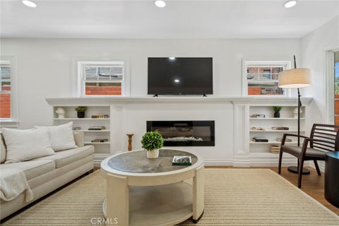 Photo of 5750 5th Avenue, Los Angeles, CA 90043 (MLS # CV26194785)
