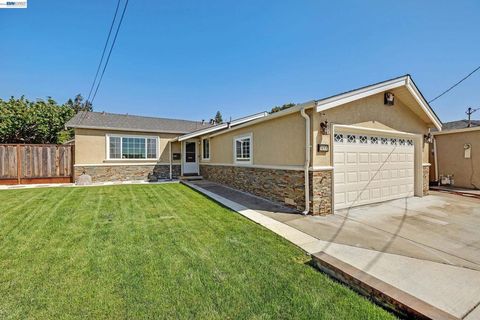 Photo of 577 Jonathan Way WAY, Union City, CA 94587 (MLS # 41134192)