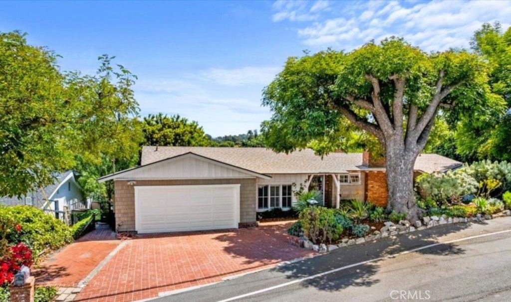 Photo of 27064 Sunnyridge Road, Palos Verdes Peninsula, CA 90274 (MLS # PV26080066)