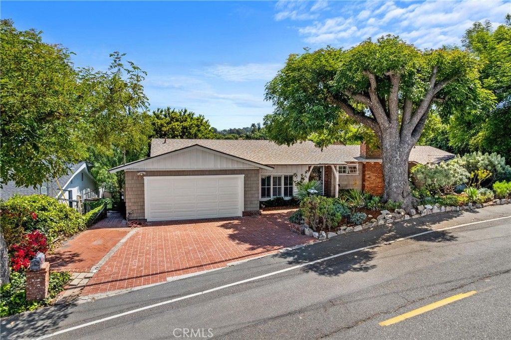 Photo of 27064 Sunnyridge Road, Palos Verdes Peninsula, CA 90274 (MLS # PV26080066)