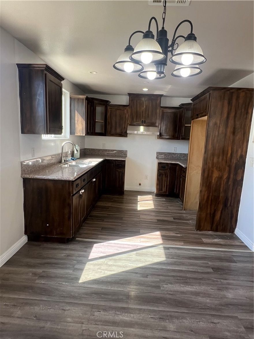 GREAT FLOOR PLAN, 4 BEDROOMS 3 FULL BATHS, WITH ONE BEROOMS IN THE FIRST FLOOR, UNIT HAS A FULL BATHROOM IN THE MAIN FLOOR, NICE KITCHEN DINING AREA AND LIVING ROOM IN THE FIRST FLOOR, SECOND FLOOR LEVEL 3 BEDROOMS AND 2 FULL BATHS, UNIT HAS LAUNDRY ROOM WITH WASHER AND DRYER HOOKUPS, CONVENIENT LOCATION CLOSE TO DTLA AND CLOSE TO MAJOR TRANSPORTATION
