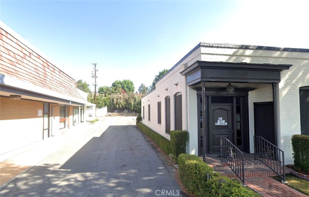 2511 Huntington Drive