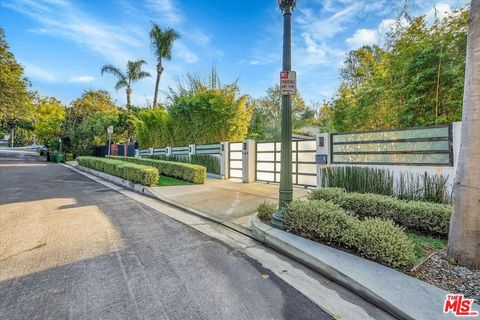 Photo of 11364 W Sunset Boulevard, Los Angeles, CA 90049 (MLS # 26640691)