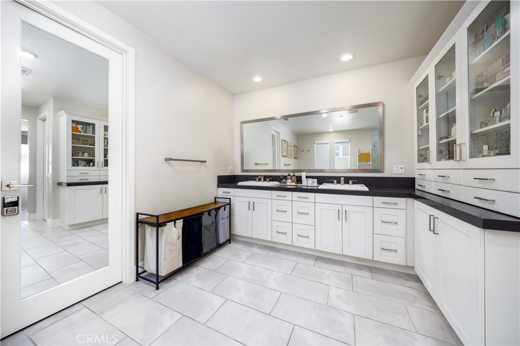 Irvine, California, 92618, United States, 4 Bedrooms Bedrooms, ,4 BathroomsBathrooms,Residential,Active,2041645