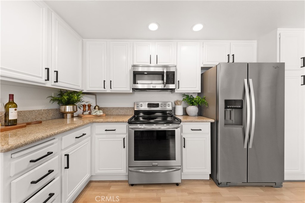 30 Chardonnay, Irvine CA 92614 - Photo 17