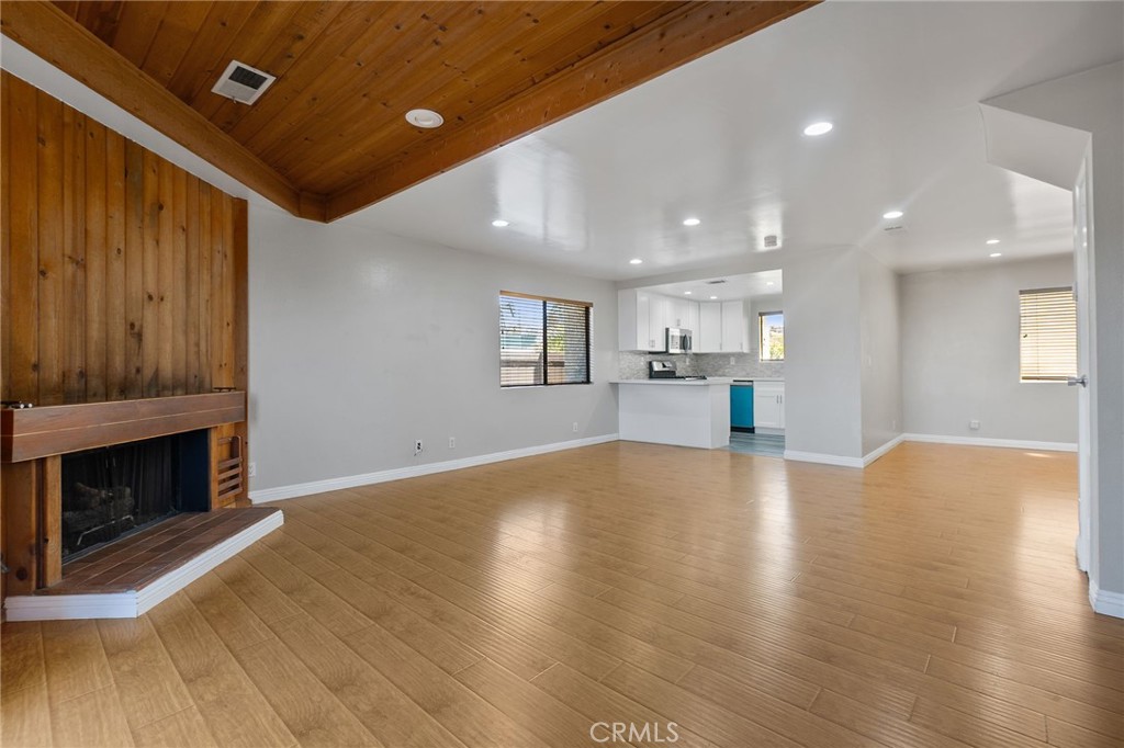 2621 E 20th Street 12
