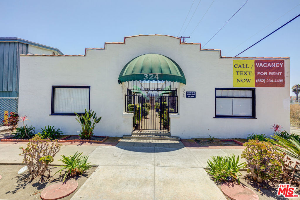 HUGE COMPLETELY REMODELED 1 bed 1 bath in prime Long Beach! The unit is incredible - remodeled kitchen and bathroom, brand new appliances throughout the unit, new floors, new paint, etc. Enjoy the huge full bathroom! The unit has AC, Heat, Stove/oven, fridge, etc. Really nice layout as well. Potential for 1 spot parking. Incredible value for a great unit and location. Location is in the back of the building - enjoy the privacy! Pets allowed! Great location - right off Long Beach Blvd, very close to the metro stations and very walkable neighborhood. Close to many restaurants, shops, and schools.