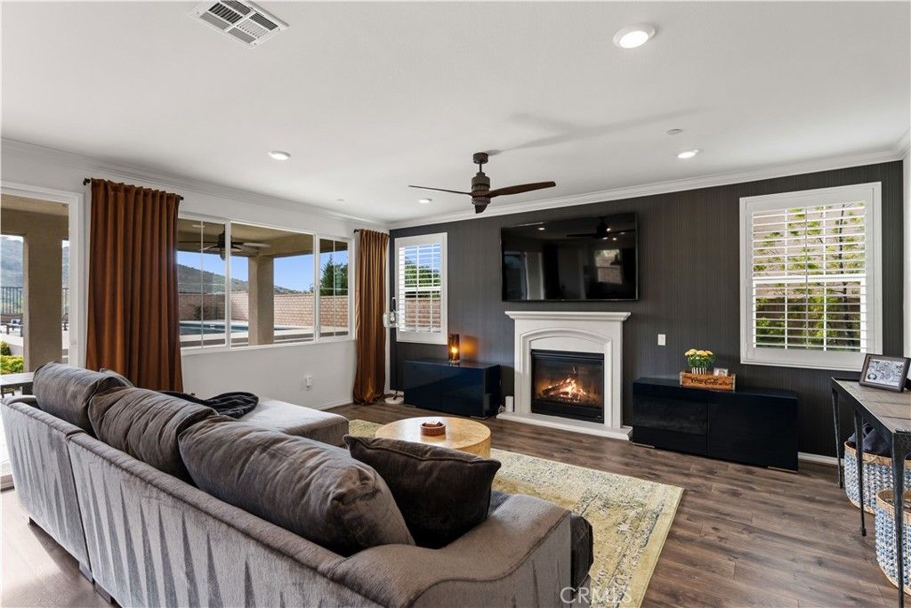 Photo of 359 Sequoia Ave, Simi Valley, CA 93065 (MLS # SR26068928)