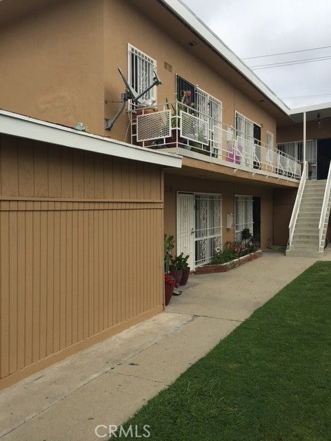 Photo of 10210 S 10th AVE, Inglewood, CA 90303 (MLS # SB26197834)