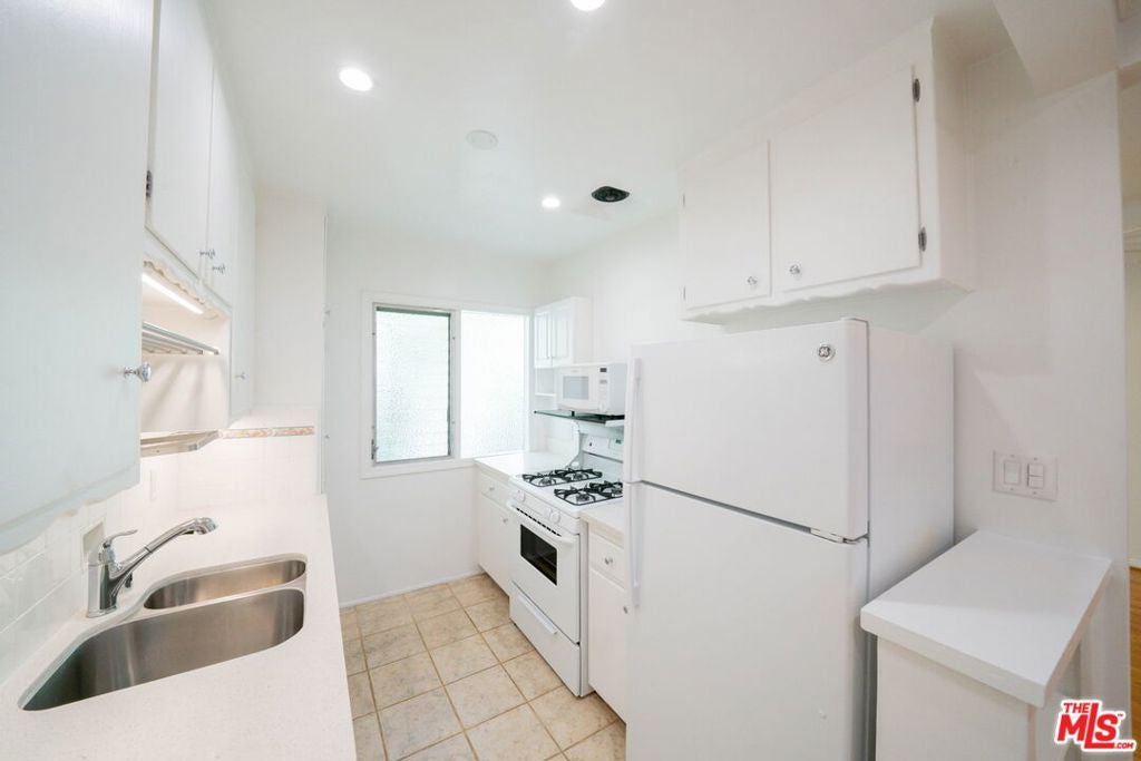 Photo of 1037 11th Street #8, Santa Monica, CA 90403 (MLS # 26985777)