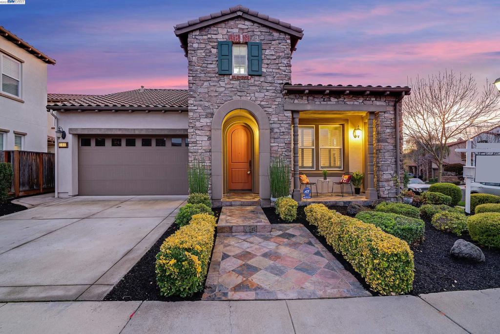 GALE RANCH - Residential