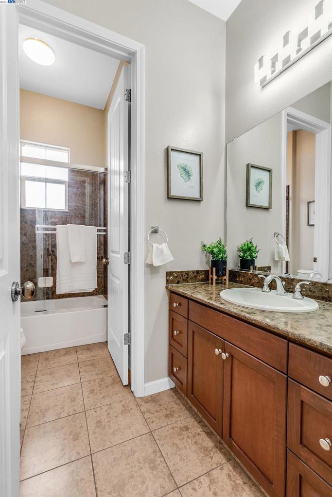 GALE RANCH - Residential