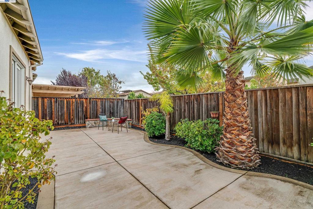 GALE RANCH - Residential