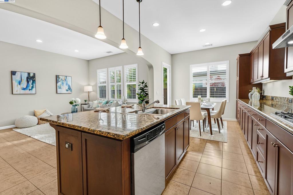 GALE RANCH - Residential