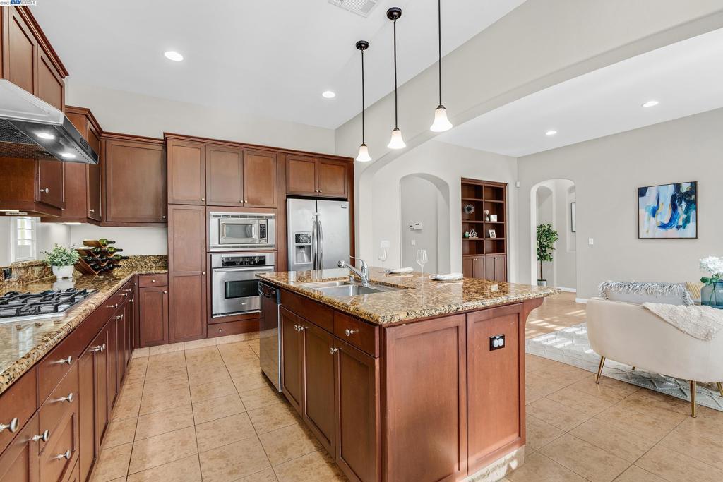 GALE RANCH - Residential