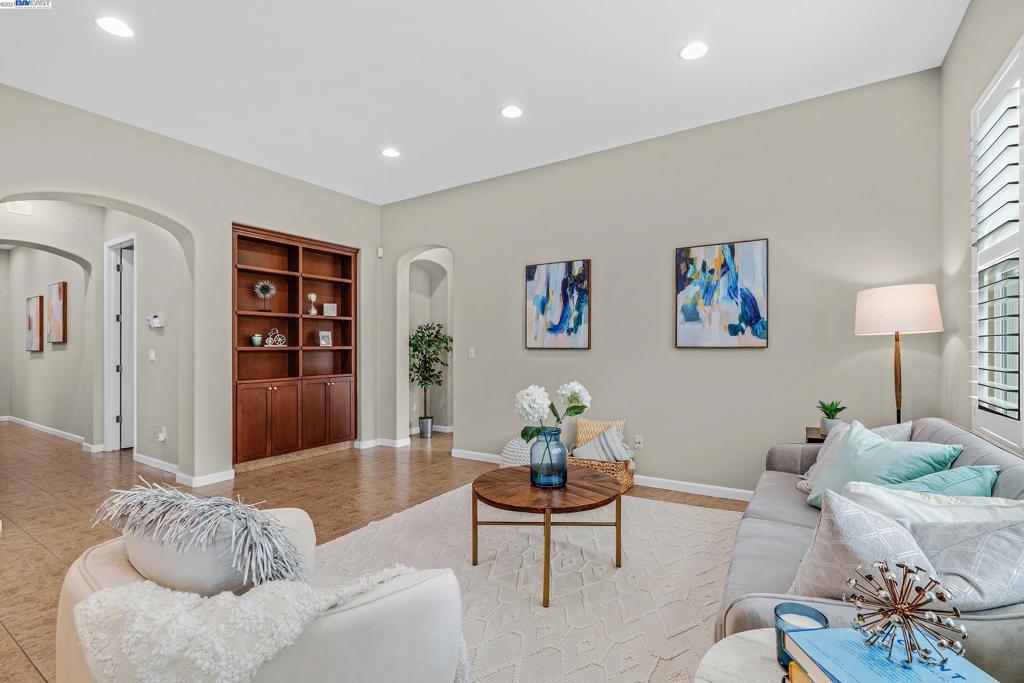 GALE RANCH - Residential