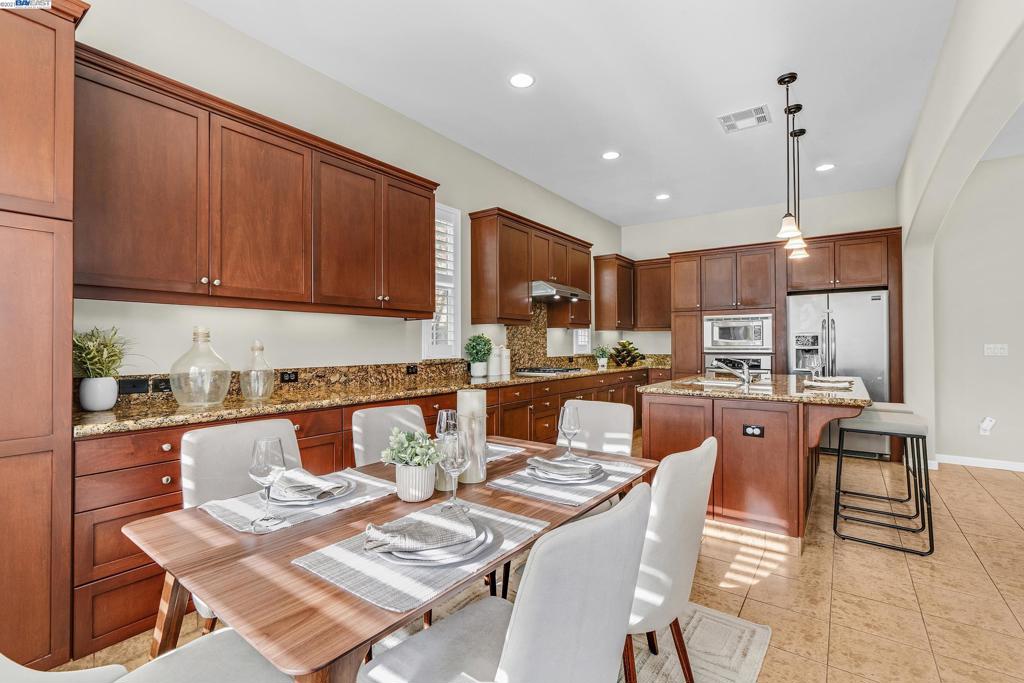 GALE RANCH - Residential