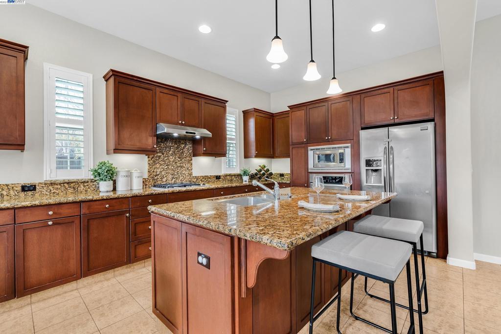 GALE RANCH - Residential