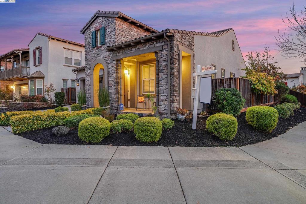 GALE RANCH - Residential