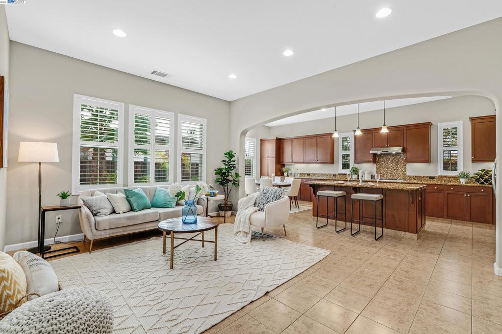 GALE RANCH - Residential