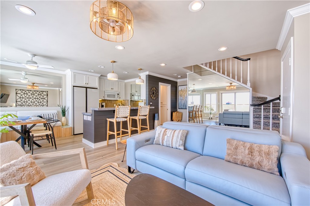 711 Pacific Coast Hwy 421