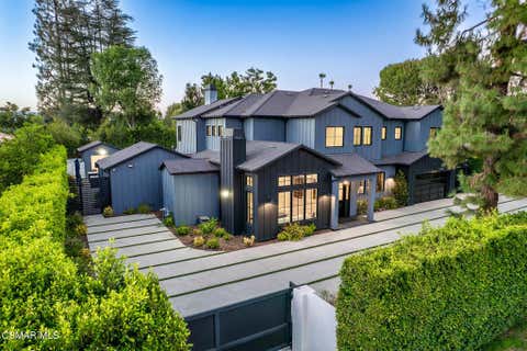 Photo of 18651 Wells Drive, Tarzana, CA 91356 (MLS # 226003647)