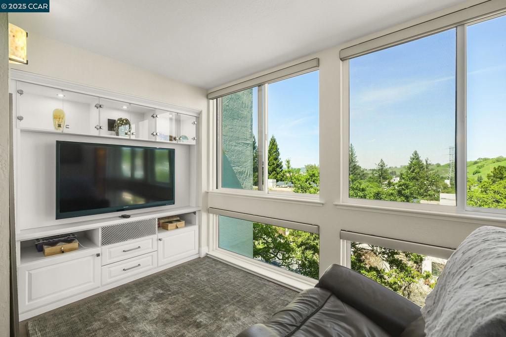 ROSSMOOR - Residential