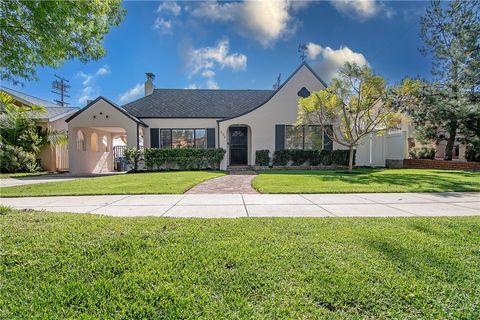 Photo of 336 W Linden Avenue, Burbank, CA 91506 (MLS # BB26055161)