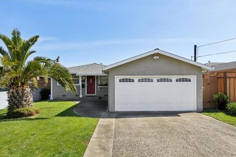 Photo of 735 Montezuma Drive, Pacifica, CA 94044 (MLS # ML82043211)