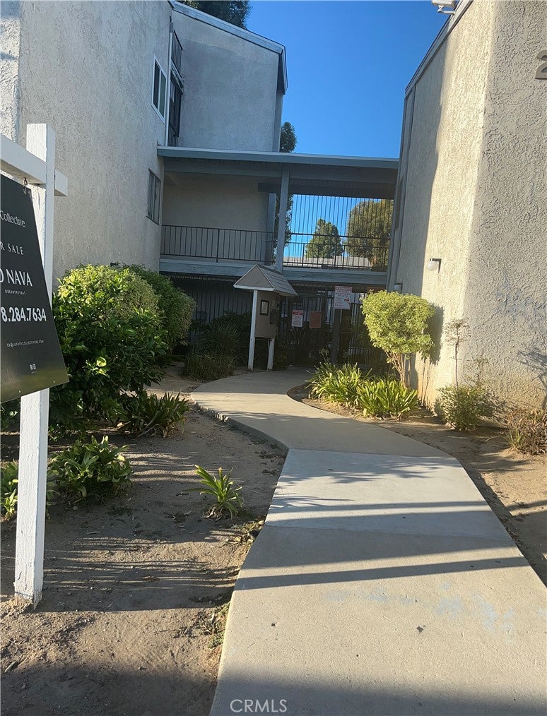 21801 Roscoe