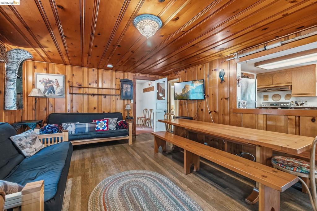 112 MEADOWVIEW