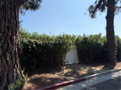 Photo of 305 W Kenneth Road, Glendale, CA 91202 (MLS # GD26135411)