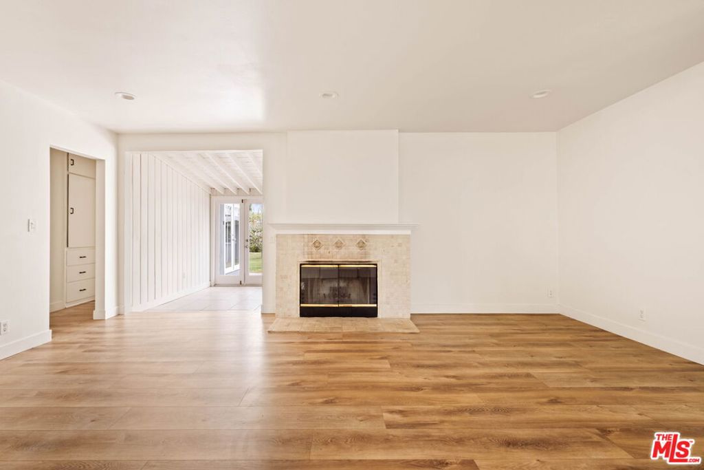 23153 Canzonet Street