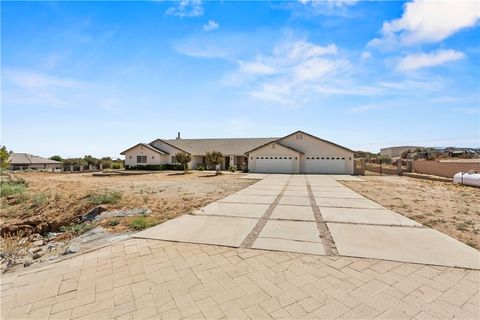 Photo of 8379 Beaver Ave, Phelan, CA 92371 (MLS # IV26078392)