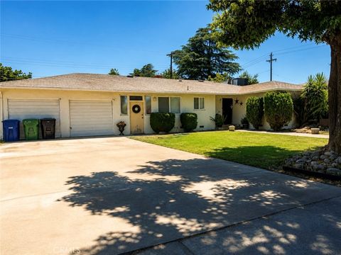 Photo of 605 Willis Ave, Madera, CA 93637 (MLS # FR26149138)