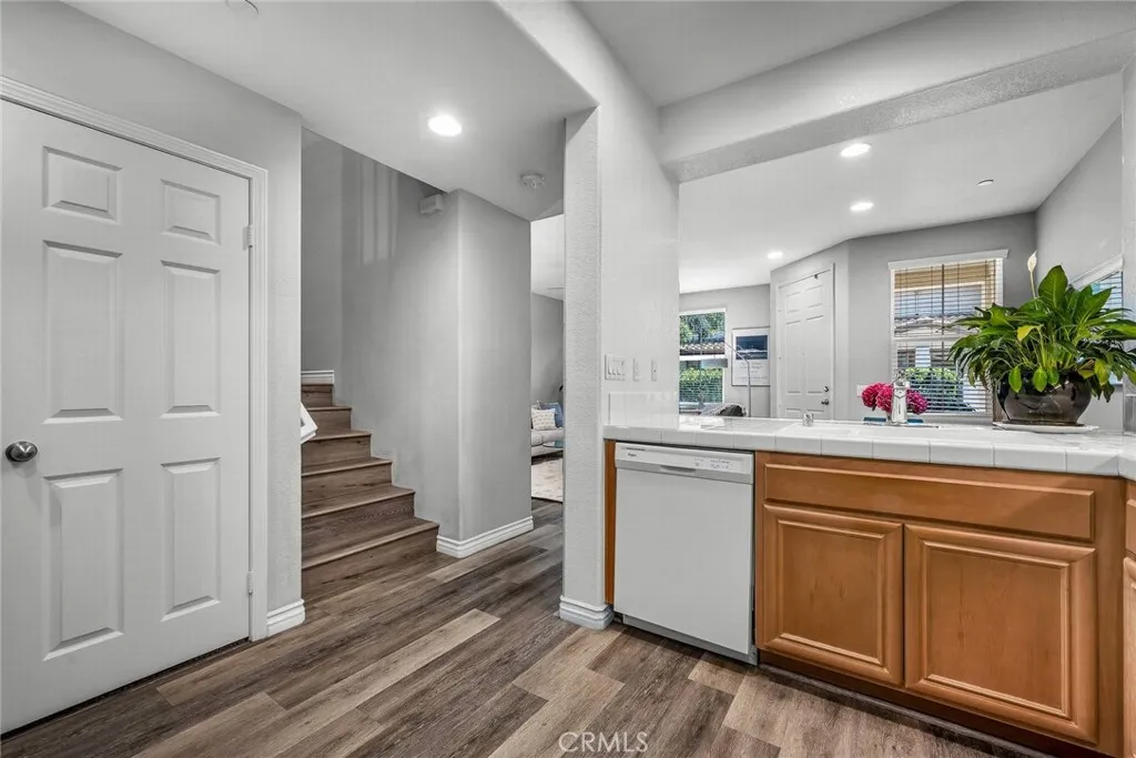 Newbury Park, California 91320, United States, 2 Bedrooms Bedrooms, ,3 BathroomsBathrooms,Residential,Active,237235