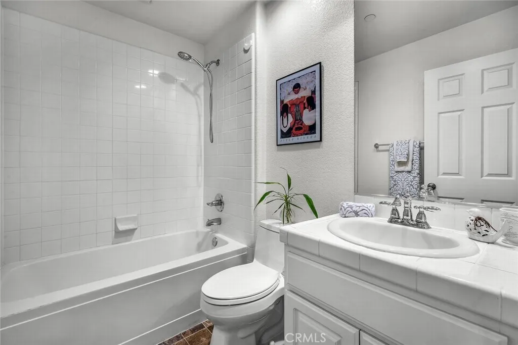 Newbury Park, California 91320, United States, 2 Bedrooms Bedrooms, ,3 BathroomsBathrooms,Residential,Active,237235