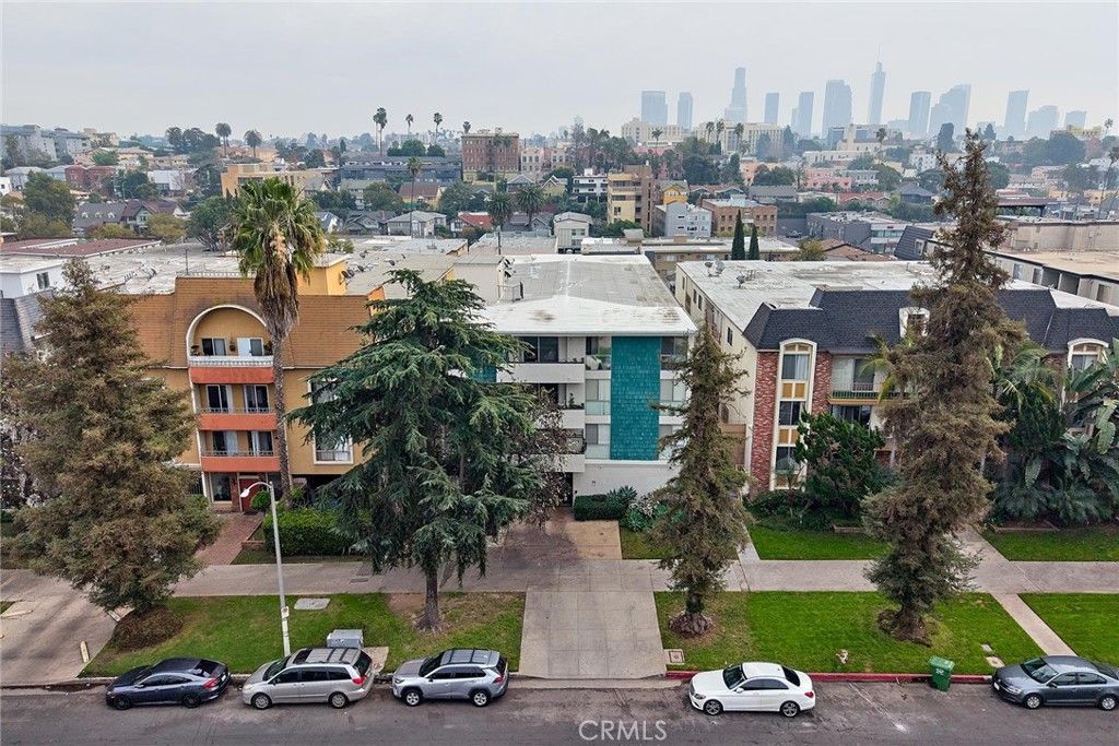 Photo of 244 S La Fayette Park Pl #301, Los Angeles, CA 90057 (MLS # DW26039595)