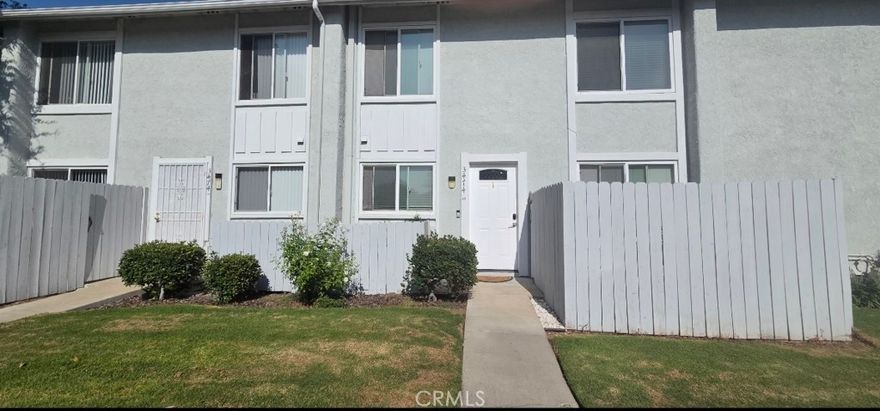 Beautiful 2-Bed, 1.5 Bath Condo with 2-car garage and low HOA Fees.This property located in very desirable area.The open-concept design seamlessly connects the spacious family and dining area to kitchen, making it perfect for both entertaining and everyday living. Don’t miss this opportunity to own this property. This condo is perfectly situated in a great neighborhood. Enjoy the best of East Simi Valley, with shops, restaurants and parks.