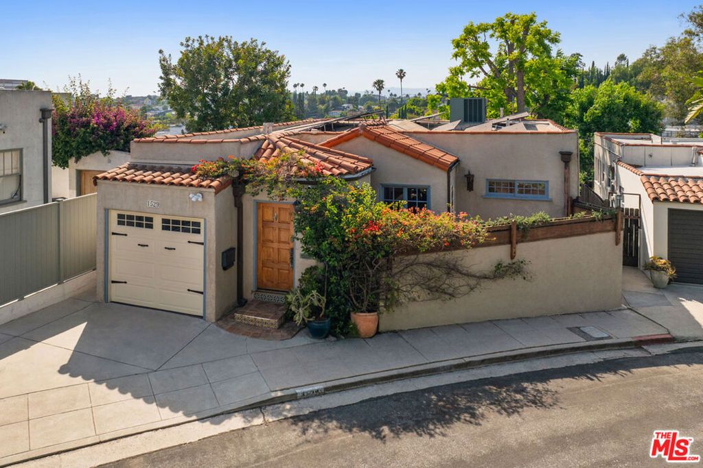 Photo of 1529 Parmer Avenue, Los Angeles, CA 90026 (MLS # 26839227)