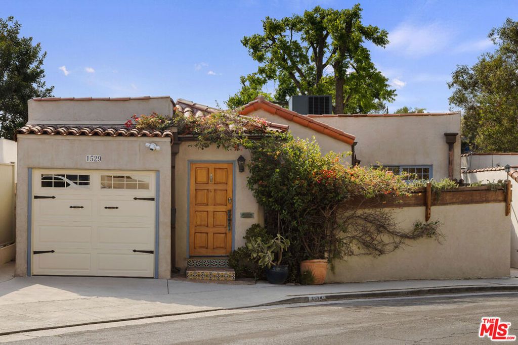 Photo of 1529 Parmer Avenue, Los Angeles, CA 90026 (MLS # 26839227)