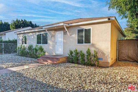 Photo of 17623 Burbank Boulevard, Encino, CA 91316 (MLS # 26673697)