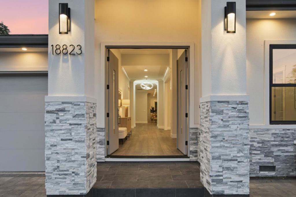 18823 Casa Blanca Lane