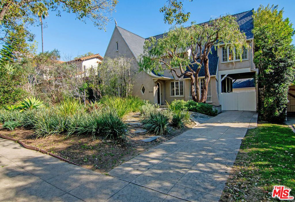 Photo of 1626 N Orange Grove Avenue, Los Angeles, CA 90046 (MLS # 26640147)