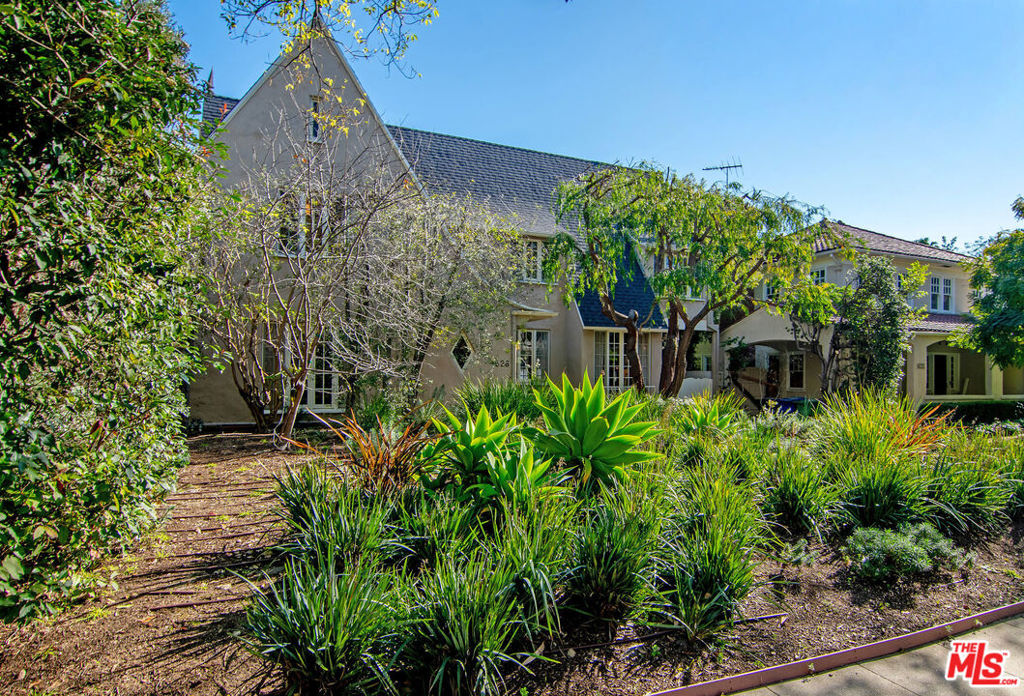 1626 N Orange Grove Avenue