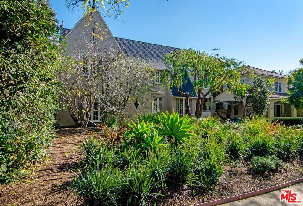 Photo of 1626 N Orange Grove Avenue, Los Angeles, CA 90046 (MLS # 26640147)