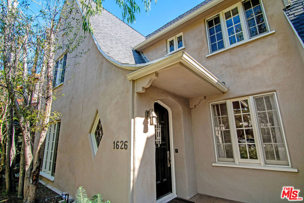 1626 N Orange Grove Avenue