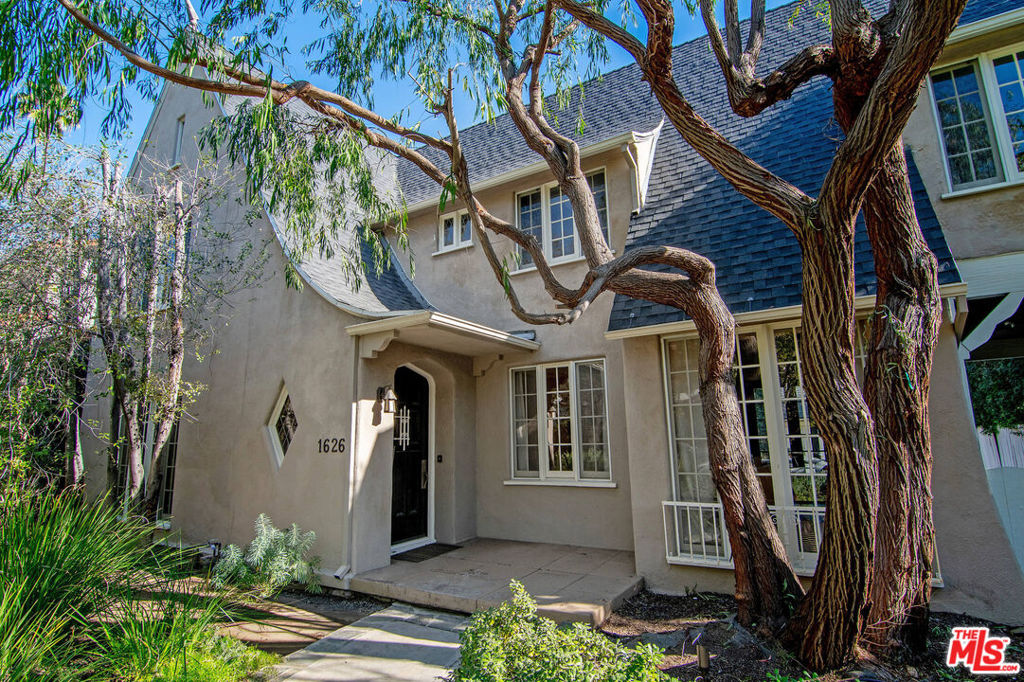 1626 N Orange Grove Avenue