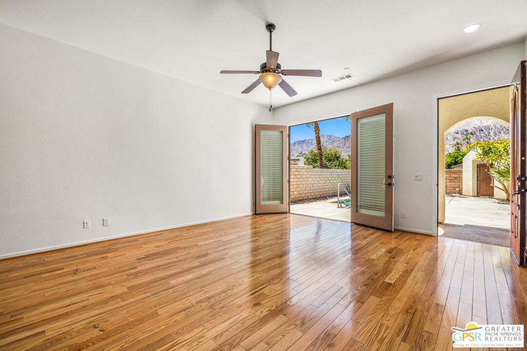 52070 Avenida Mendoza