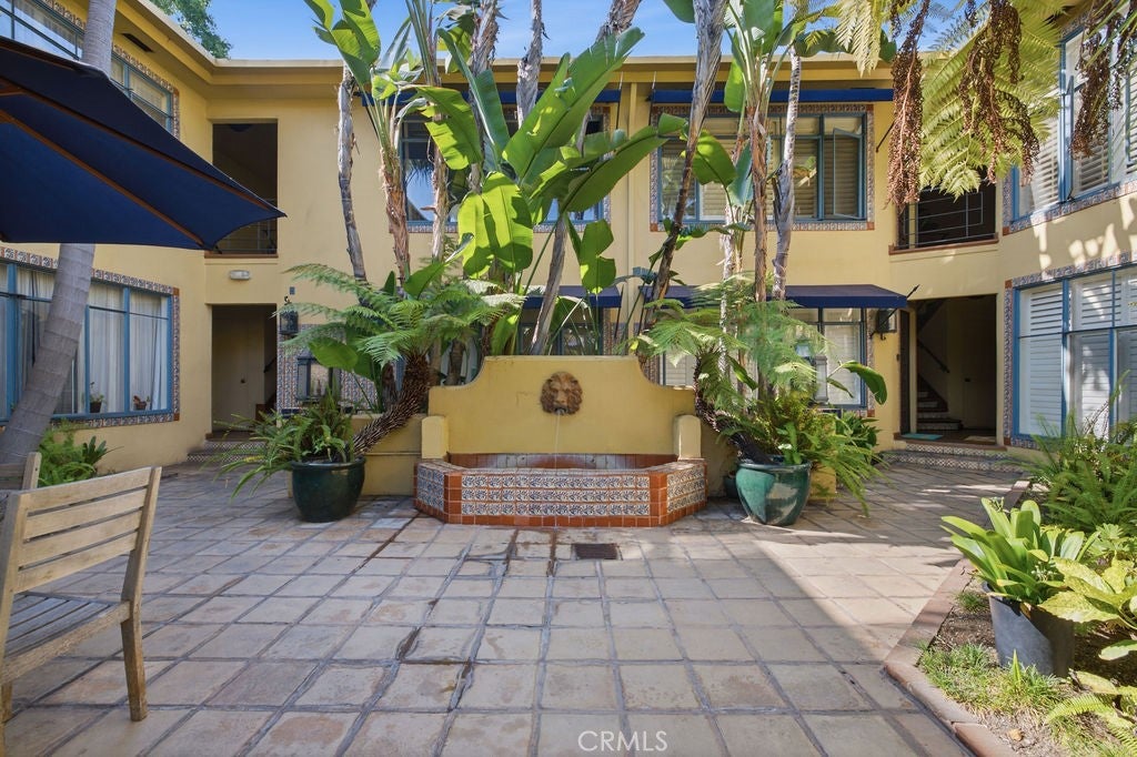 1615 N Laurel Avenue 214